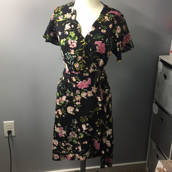 Monteau Dresses & Skirts - 🛍10/$25!!🛍 
Monteau Wrap Dress
